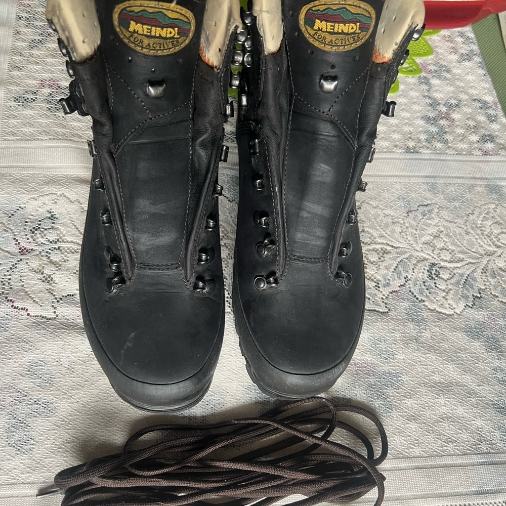 Mens Meindl Digafix Gore-Tex hiking boots. Size 9.5 US